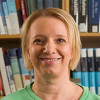 Portrait Dr. Petra Schwingenschuh